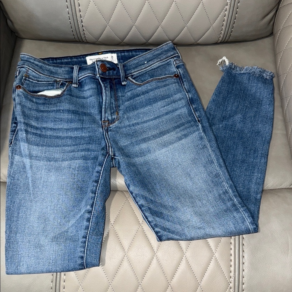 Abercrombie & Fitch Medium Blue Cropped Jeans